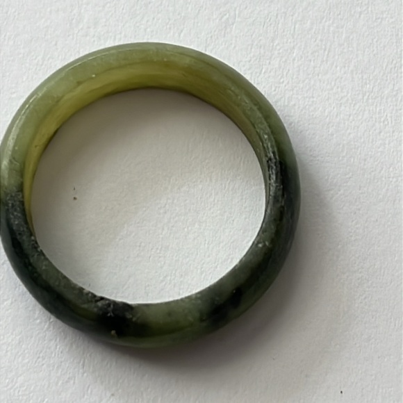 Vintage hand carved Jade owl pendant and ring set; ring is size 8 - Picture 7 of 9